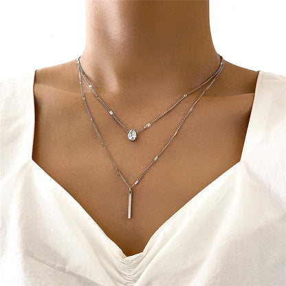 Doppellagige Halskette, Silber, geometrisches Design, Kristallanhänger, Damenmode.