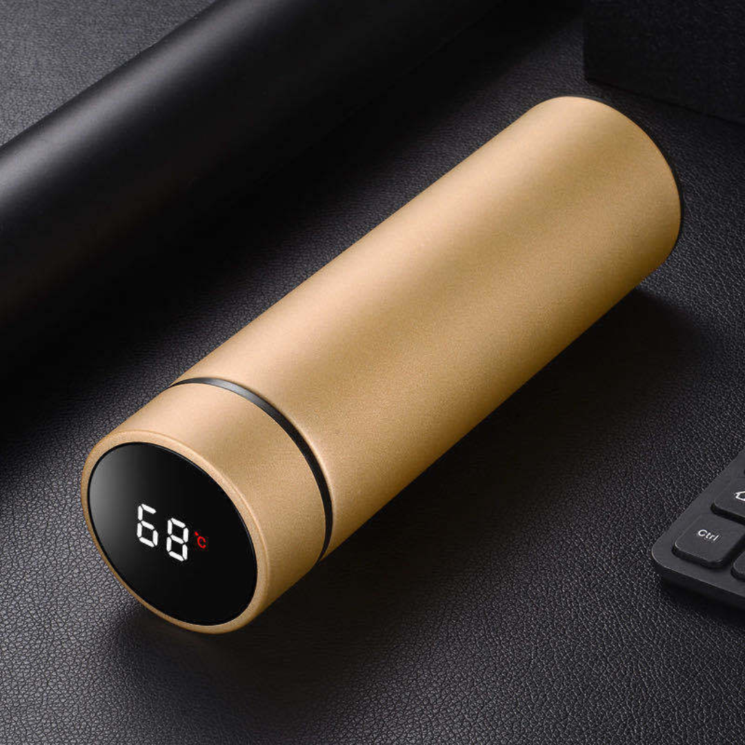 Goldene Thermosflasche mit Temperaturanzeige, Edelstahl, isoliert, schlankes Design.