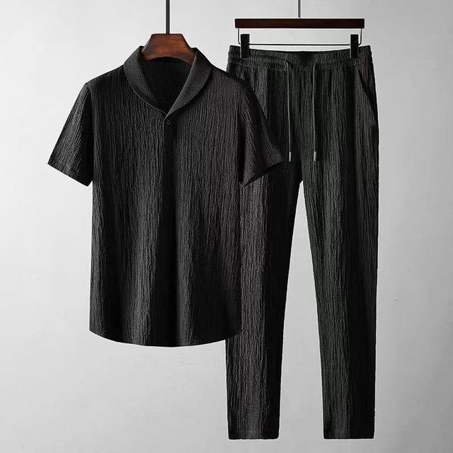 Schwarzes Herren-Sommer-Set, klassisches Hemd und Hose, lässige Mode, knitterfreier Stoff.