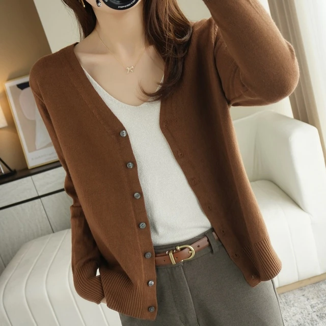 Brauner V-Ausschnitt Strickcardigan Damen, locker, große Größe, dünner Pullover, Herbstmode.