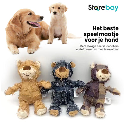 Drei zerrissene Plüschbären für Hunde, beige, blau, braun, robustes Kauspielzeug.
