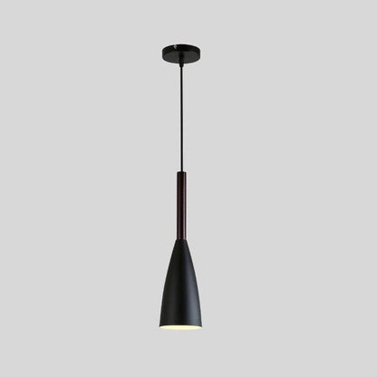 Schwarze Pendelleuchte, modernes Design, Metall, Innenbeleuchtung, minimalistisch, elegant.