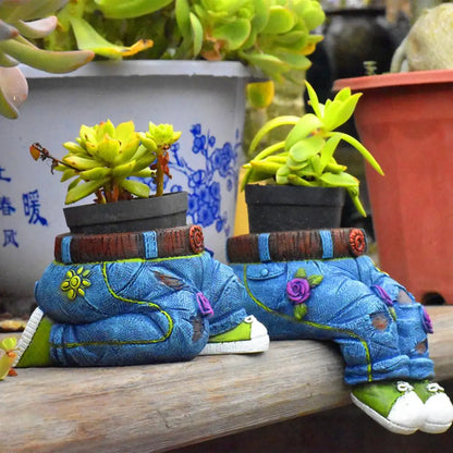 Kleine Sukkulenten in blauen Jeans-Topf, Harzmaterial, Gartendekoration, Outdoor-Pflanzgefäß.