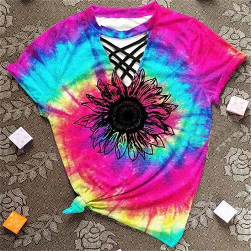 Trendig dam-T-shirt med cut-out-design och tie-dye-mönster – Norina