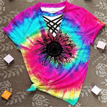 Trendig dam-T-shirt med cut-out-design och tie-dye-mönster – Norina