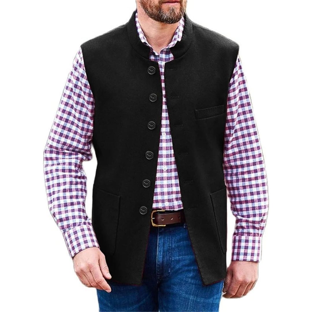 Mann in schwarzer Weste, kariertes Hemd, blaue Jeans, Freizeitmode, Herrenbekleidung.