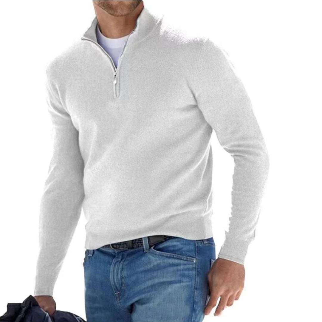 Mann in weißem Pullover mit Reißverschluss, blaue Jeans, lässige Mode, Herrenbekleidung.