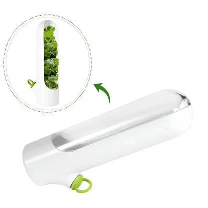 Transparente Salatschleuder-Flasche, weiß, mit grünem Griff, ideal für frische Salate.