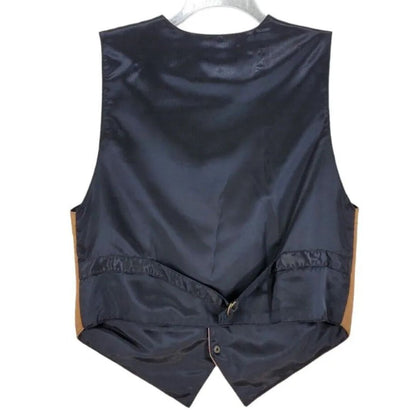 Schwarze Herrenweste aus Satin, Rückansicht, elegant, formell, verstellbarer Riemen.