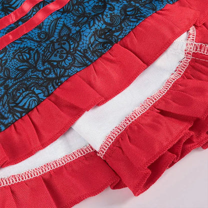 Roter und blauer Spitzenrock, Rüschen, Damenmode, elegantes Design, hochwertige Materialien.