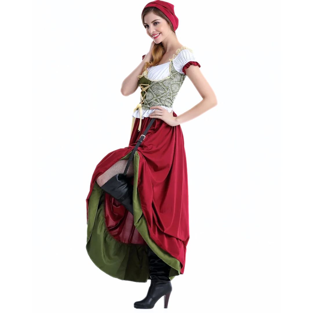 Frau in mittelalterlichem Kostüm, rot-grün, mit Korsett und Stiefeln, Karnevalskostüm.