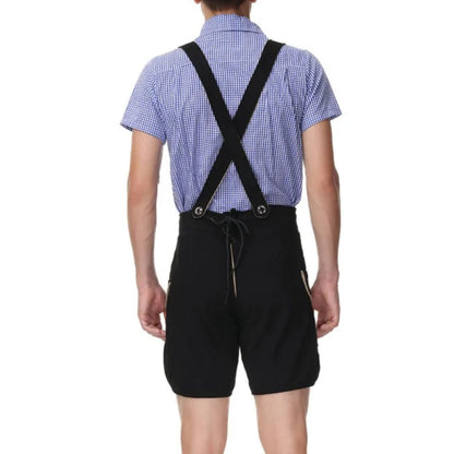 Mann in blauer karierten Hemd und schwarzer Lederhose mit Hosenträgern, Rückansicht.