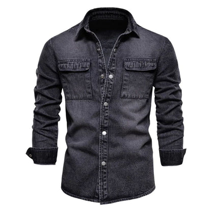 Schwarzes Jeanshemd für Herren, langärmelig, Knopfleiste, zwei Brusttaschen.