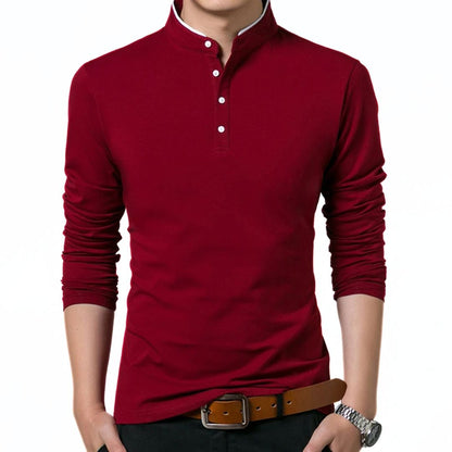 Rotes Herren-Langarmshirt, Stehkragen, Knopfleiste, Freizeitmode, Baumwolle.