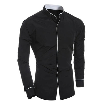 Schwarzes Herrenhemd mit weißem Kragen und Knopfleiste, langärmelig, elegant.