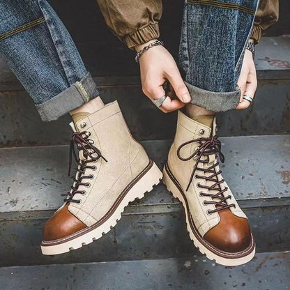 Beige Herrenstiefel aus Leder und Canvas, robust, modisch, ideal für Outdoor-Aktivitäten.