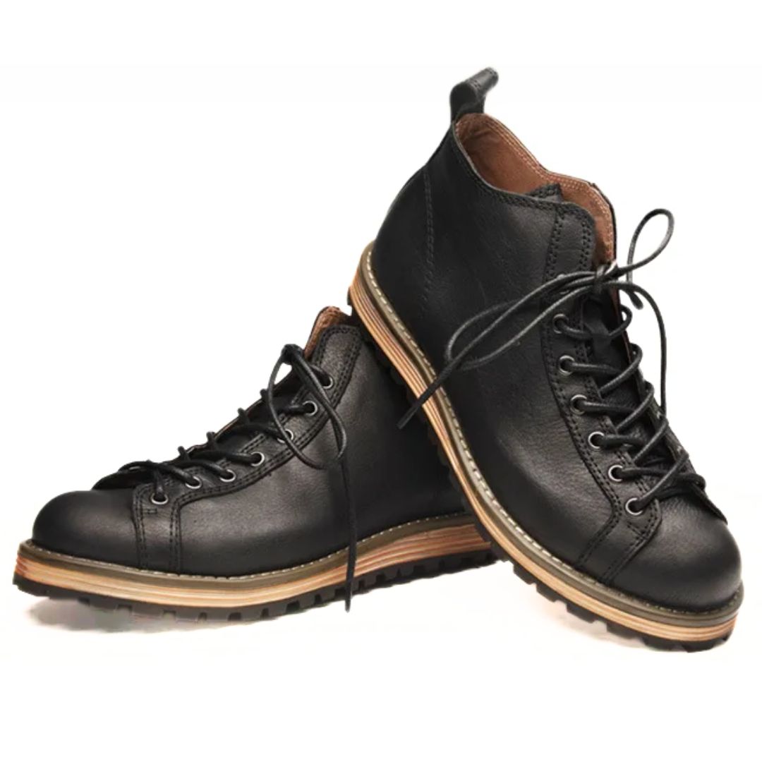 Schwarze Lederstiefel, robust, rutschfeste Sohle, modisch, Herrenstiefel, Outdoor-Schuhe.