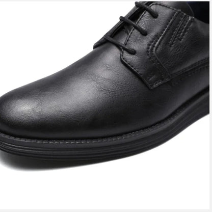Schwarzer Lederschuh, Herren, Schnürschuh, elegant, Business, rutschfeste Sohle, klassisch.