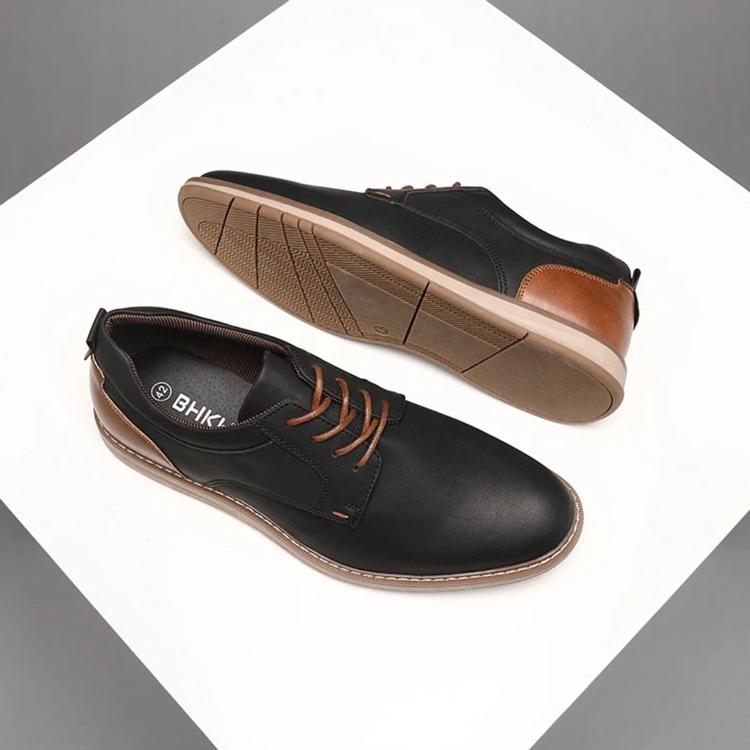 Schwarze Lederschuhe mit braunen Akzenten, Herrenschuhe, elegantes Design, rutschfeste Sohle.