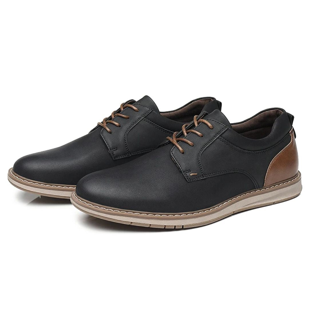 Schwarze Herren-Ledersneaker mit braunen Akzenten, bequeme Freizeitschuhe.