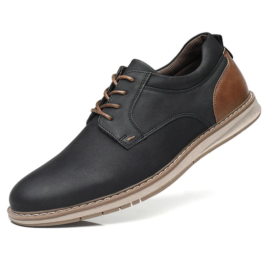 Schwarzer Herren-Ledersneaker mit braunen Akzenten, rutschfeste Sohle, modisch und bequem.