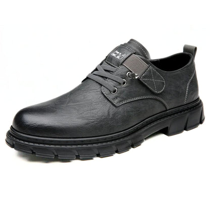 Schwarzer Herren-Lederschnürschuh, rutschfeste Sohle, elegantes Design, bequem, modisch.