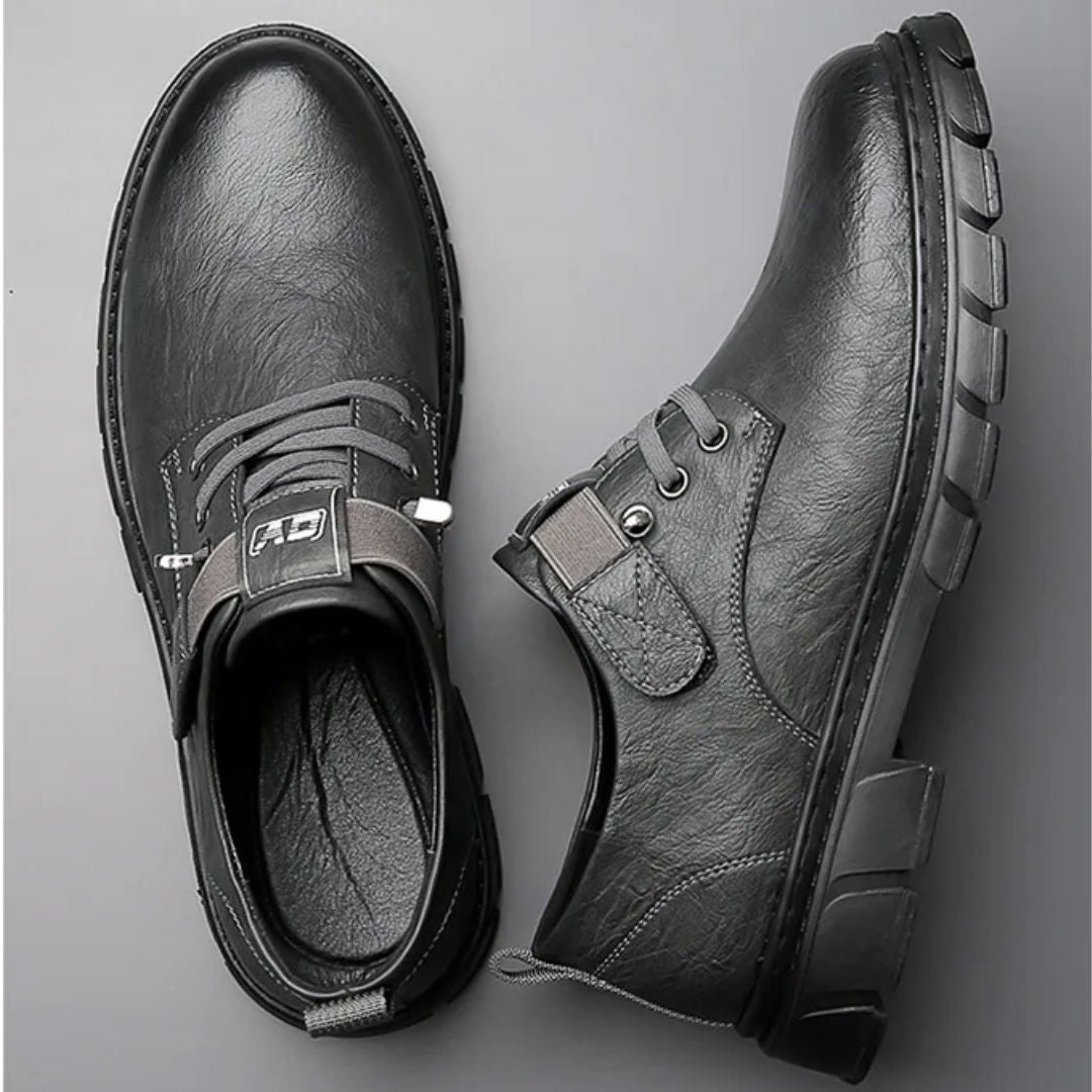Schwarze Herrenschuhe aus Leder, rutschfeste Sohle, modisch, bequem, für Alltag und Büro.