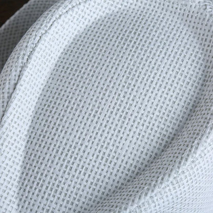Weiße, gewebte Textilstruktur, Nahaufnahme, atmungsaktives Material, Stoffdetail.