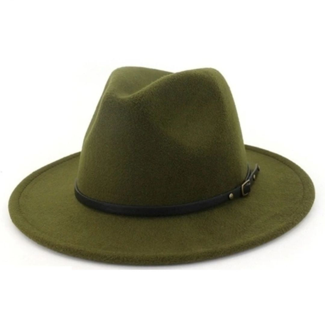 Olivgrüner Filzhut mit schwarzem Lederband, klassischer Fedora-Stil, modisches Accessoire.