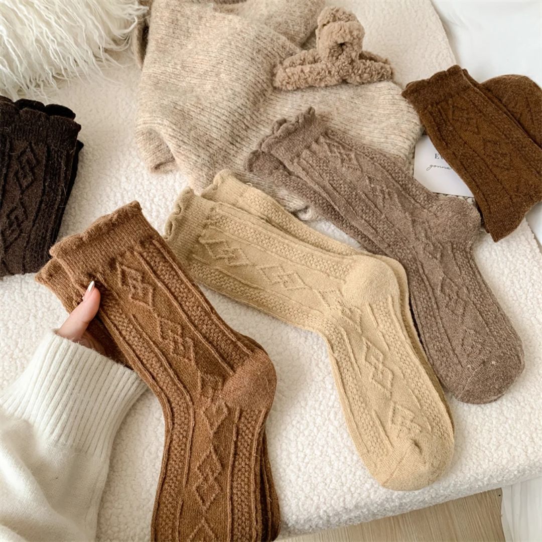 Damen Wollsocken Set, beige und braun, gestrickt, warm, Wintermode, gemütlich, Geschenkidee.