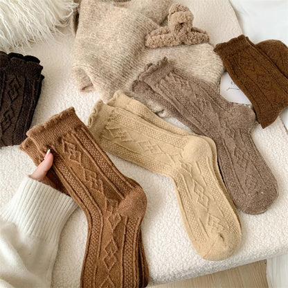 Damen Wollsocken Set, beige und braun, gestrickt, warm, Wintermode, gemütlich, Geschenkidee.
