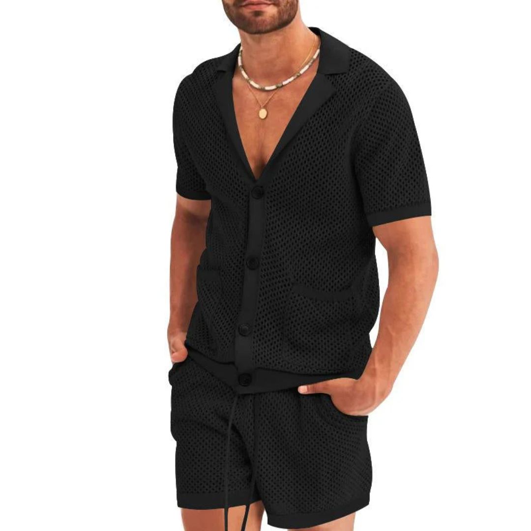 Mann in schwarzem Netz-Shorts-Set, Sommermode, Freizeitkleidung, Herrenbekleidung.