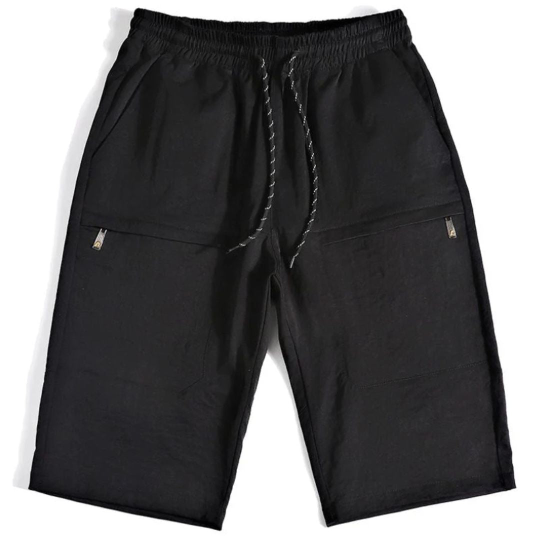 Schwarze Herren-Shorts aus Baumwolle mit Kordelzug, Taschen, sportlich, bequem.