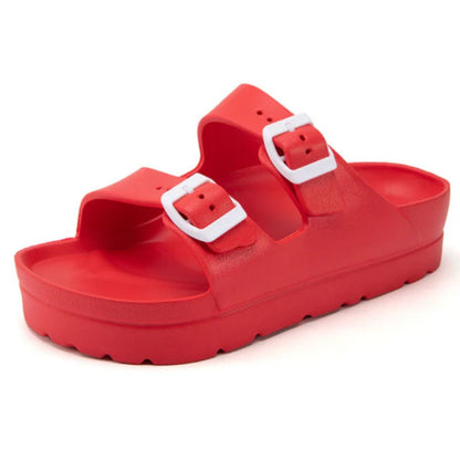Rote Sandale mit zwei weißen Schnallen, rutschfeste Sohle, ideal für Sommer und Strand.
