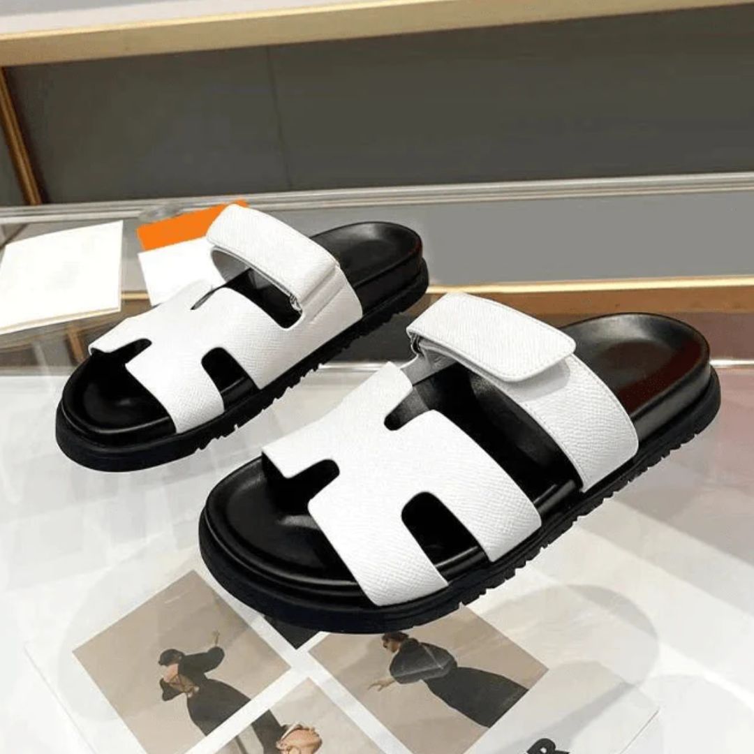 Weiße Sandalen mit schwarzer Sohle, Leder, modisch, bequem, für Damen und Herren.