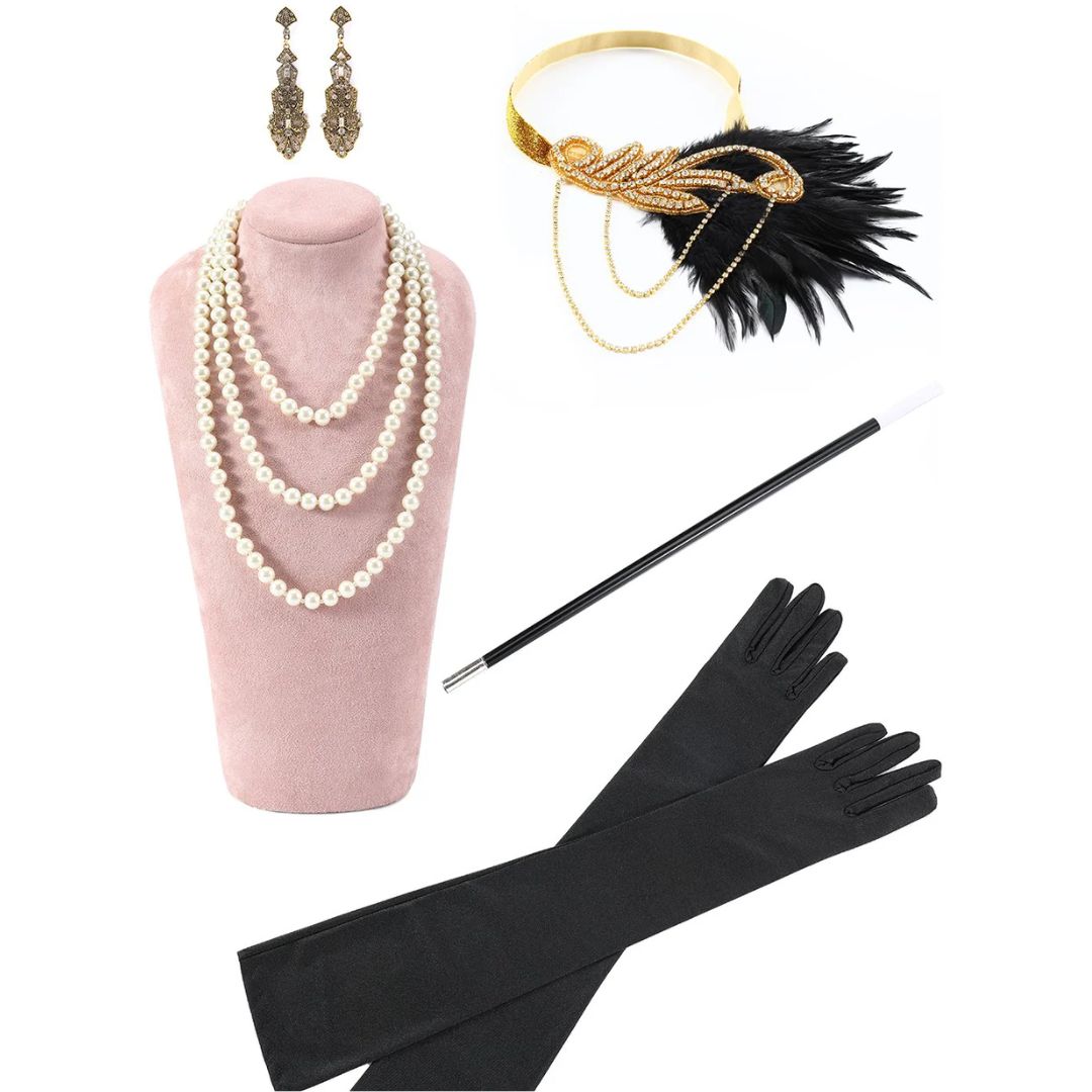Schmuckset im 1920er-Stil mit Perlenkette, Ohrringen, Stirnband, Handschuhen und Zauberstab.