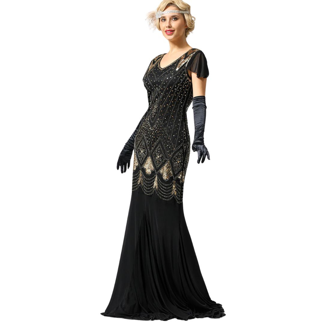 Frau im eleganten schwarzen Abendkleid mit goldenen Verzierungen und langen Handschuhen.