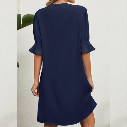 Damenkleid dunkelblau, knielang, mit Rüschenärmeln, elegantes Design, Sommermode.