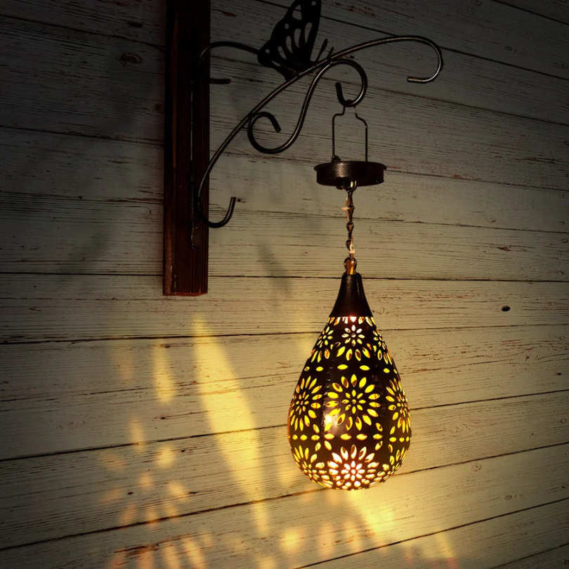 Orientalische Hängelampe, tropfenförmig, Metall, Blumenmuster, warmes Licht, Wandmontage.