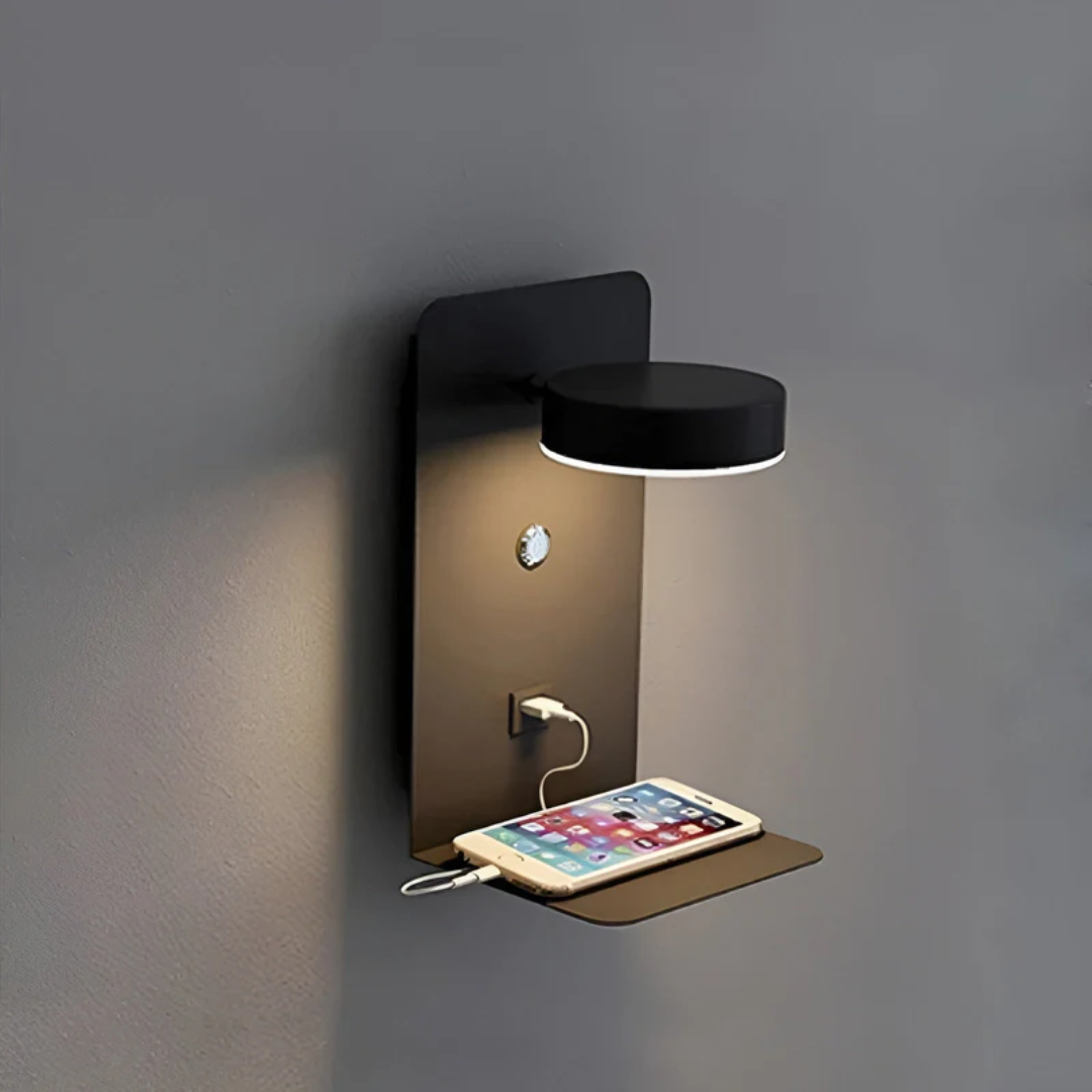 Schwarze Wandlampe mit USB-Ladefunktion und Ablage, modernes Design, LED-Beleuchtung.