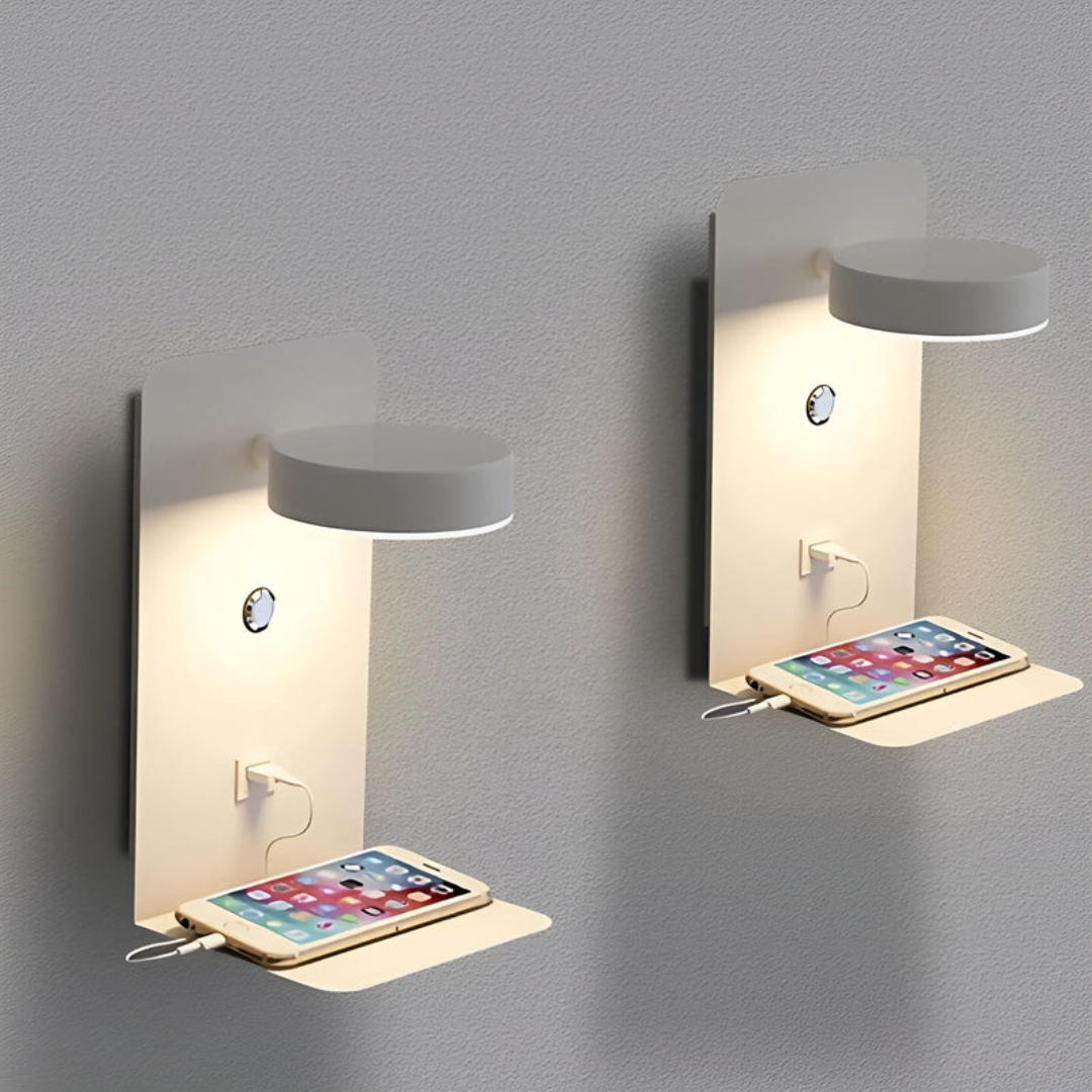 Moderne Wandlampe mit USB-Ladefunktion, Handyablage, LED-Licht, minimalistisch, weiß.