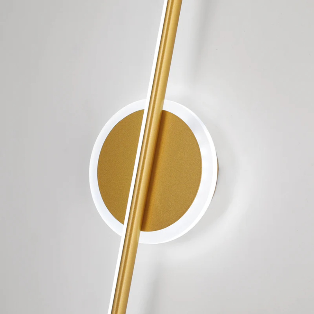 Goldene LED-Wandleuchte, modernes Design, runder Sockel, energiesparend, stilvolle Beleuchtung
