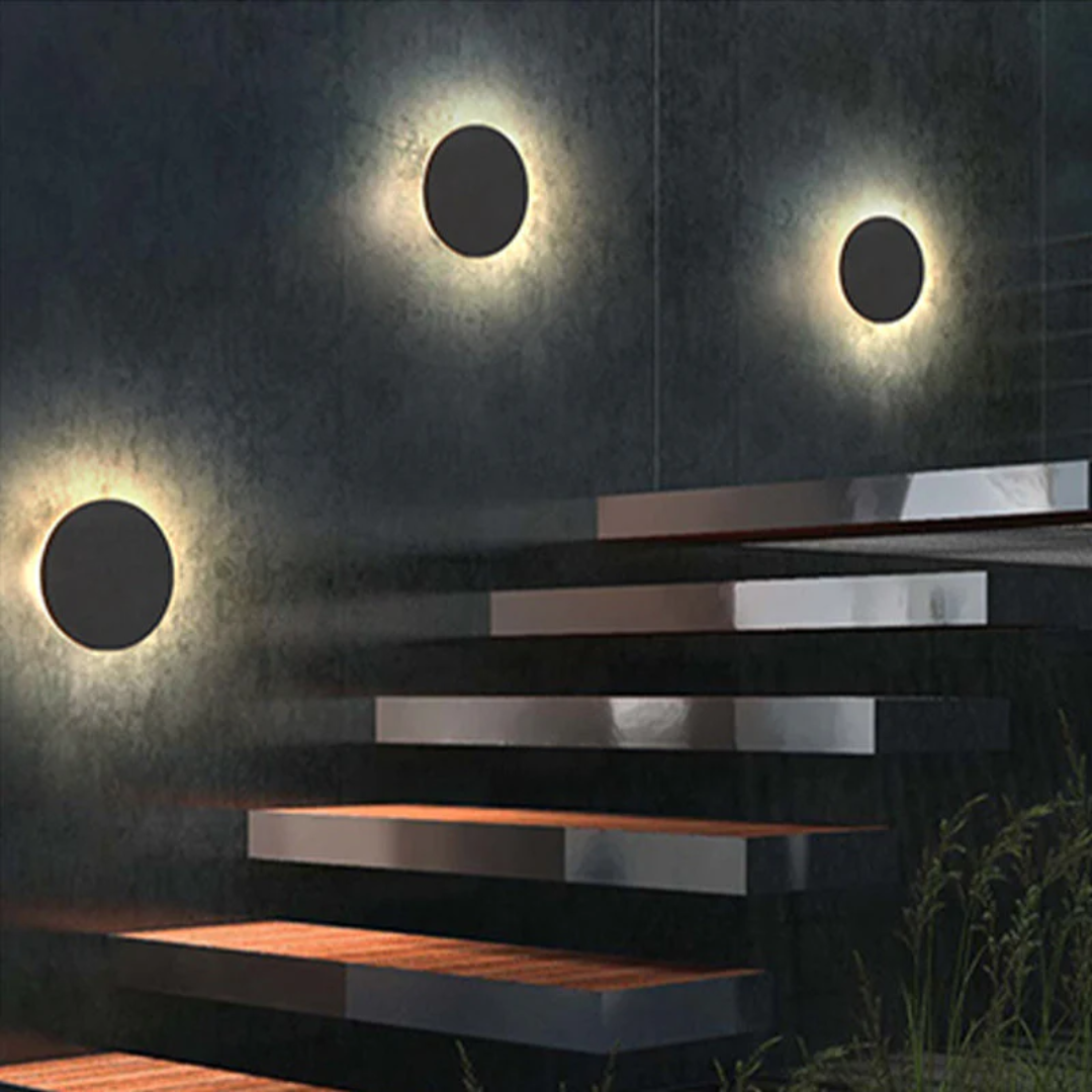 Moderne Treppenbeleuchtung, runde LED-Wandleuchten, warmweiß, Innenarchitektur, Nachtlicht.