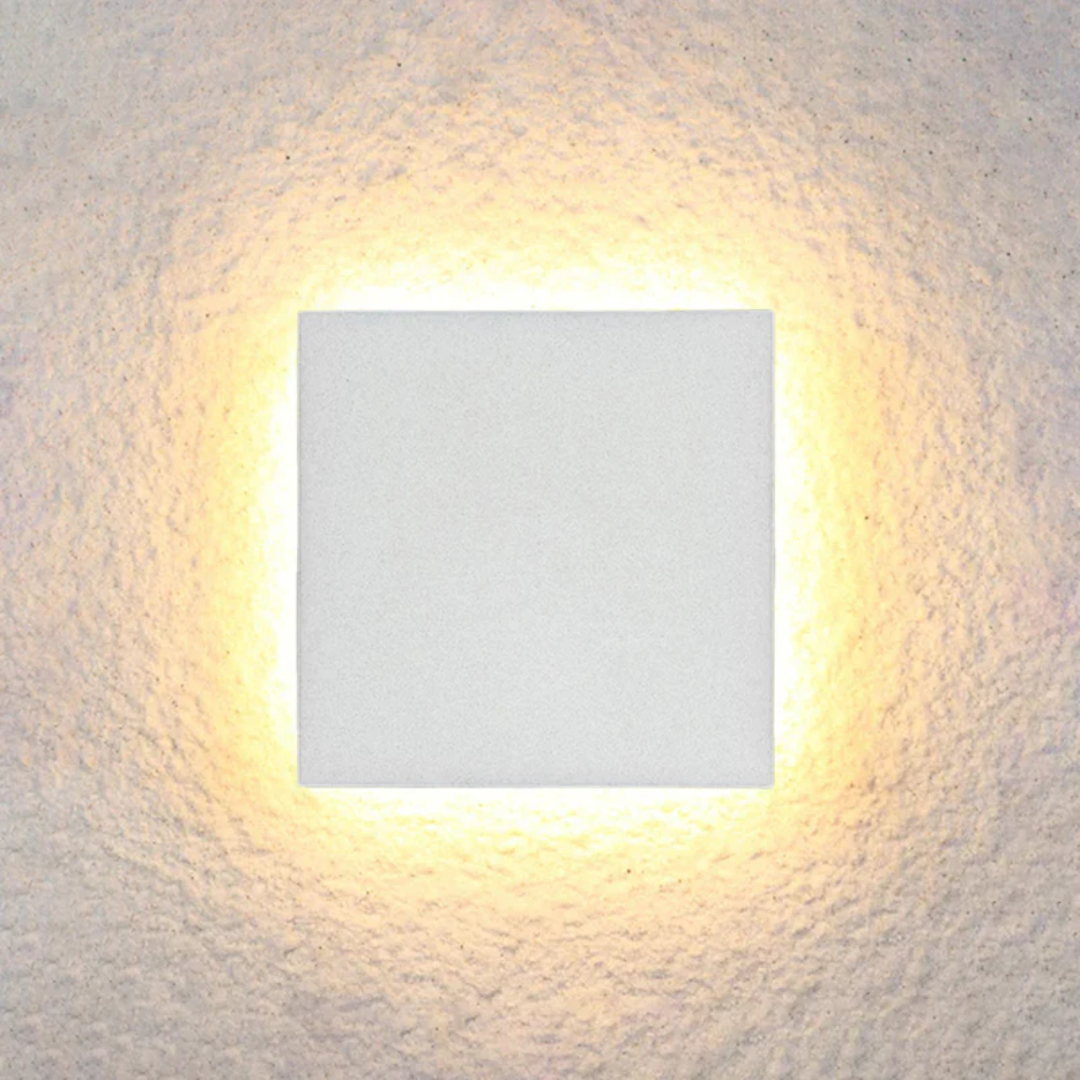 Quadratische LED-Wandleuchte, warmweiß, modern, energiesparend, Innenbeleuchtung.