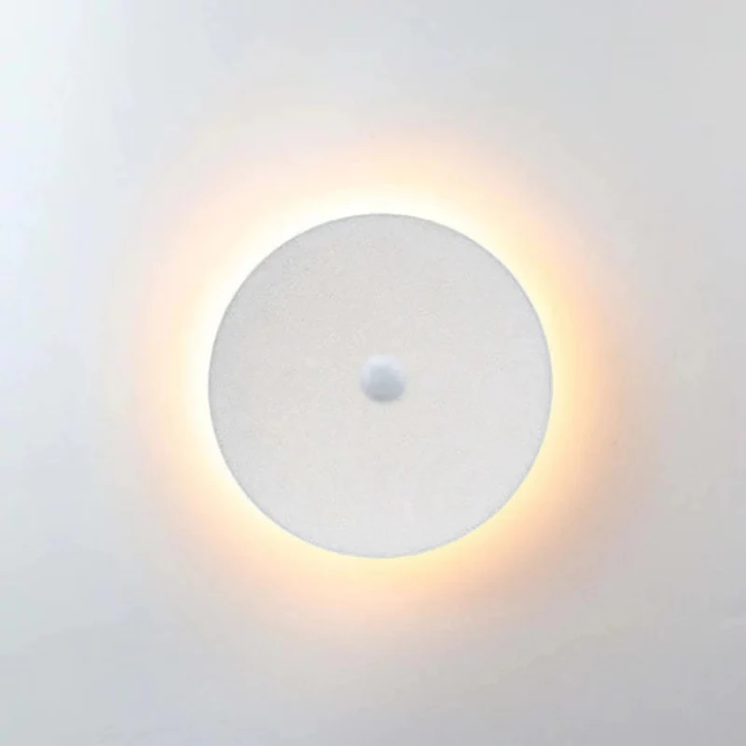 Runde LED-Wandleuchte, weiß, warmweißes Licht, modernes Design, energiesparend.