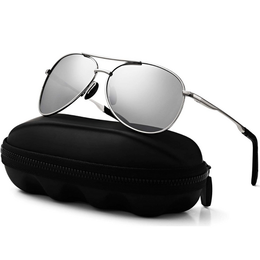 Silberne Pilotenbrille mit verspiegelten Gläsern auf schwarzem Etui, modisch, UV-Schutz.