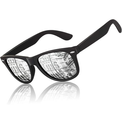 Schwarze Sonnenbrille mit reflektierenden Gläsern, Gebäude im Spiegelbild, modisch, Unisex.