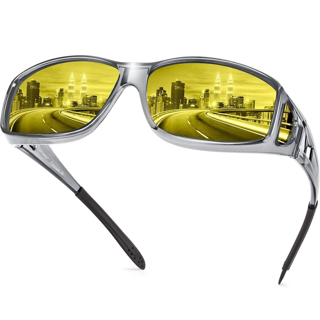 Silberne Nachtsichtbrille mit gelben Gläsern, ideal für Autofahren bei Nacht.