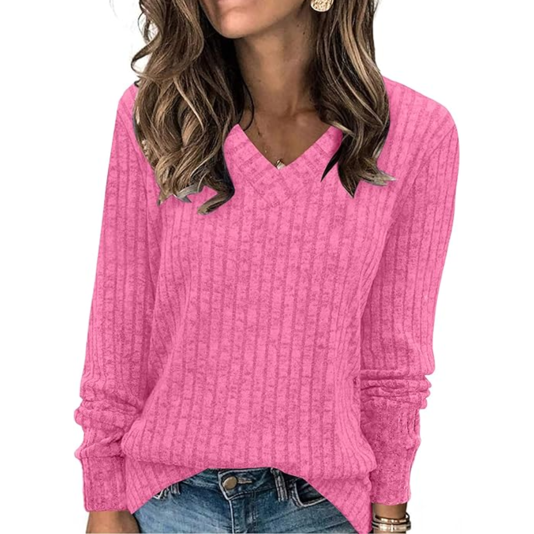 Frau in rosa Strickpullover, V-Ausschnitt, lässig, modisch, Damenmode, Herbstkleidung.