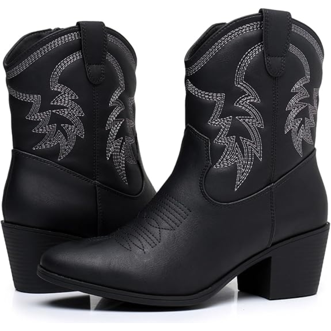 Schwarze Cowboystiefel mit Ziernähten, Lederoptik, mittlerer Absatz, Westernstil.